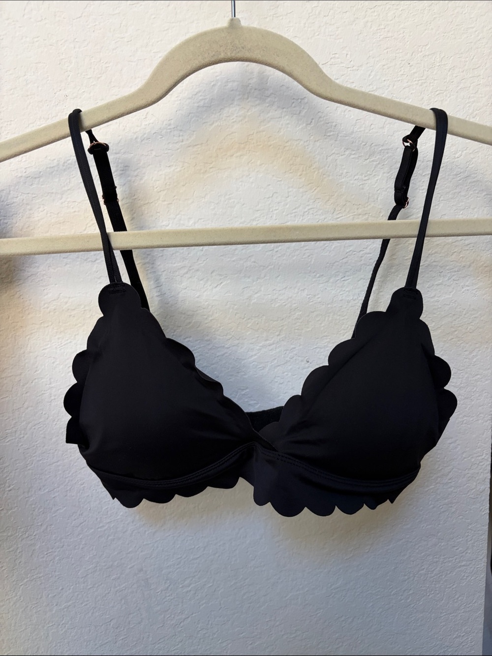 Anthropologie Black Scallop-Edge Braletter